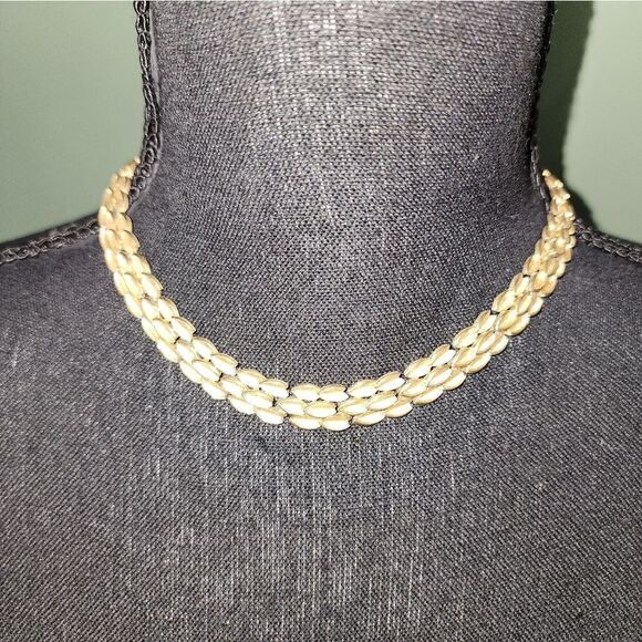 Signed CROWN TRIFARI Vintage Gold Tone Leaf Triple Row Retro Necklace - Picture 4 of 7